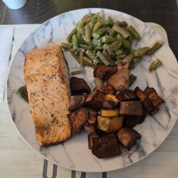 Diamond Post Care - Protien dinner.. salmon is amazing 10/10 - Bed & Breakfast Near Me - Miami, Florida