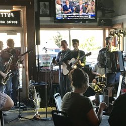 Putt-Putt's Bar - The Noteables were playing