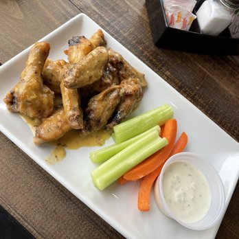 Conroe Lake House - Wings - American Near Me - Montgomery, Texas