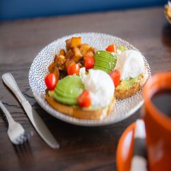 Peconic Diner - Avocado toast with poached eggs and fresh sliced avocado