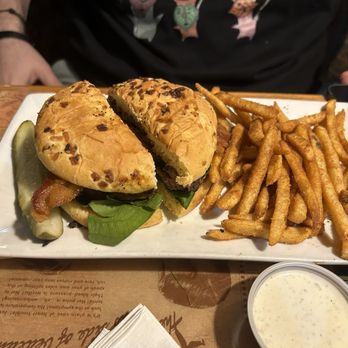 Three Rivers Brewery and Eatery - Roadrunner with habanero fries - New American Near Me - Farmington, New Mexico