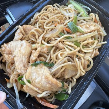 Little Dragon - Chicken lomein - Chinese Near Me - Denver, Colorado