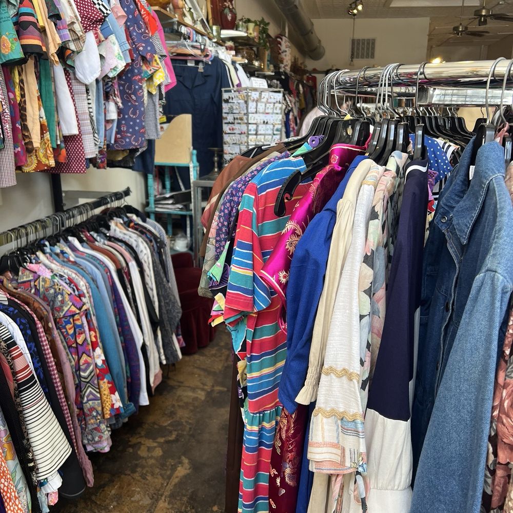 Newbo Vintage - Women's clothing - Used, Vintage & Consignment Near Me - Elgin, Texas Newbo Vintage - Women's clothing - Used, Vintage & Consignment Near Me - Elgin, Texas