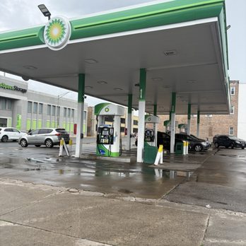 BP Castle Mart - Modern BP Gas Pumping Station , Facing South East - Gas Stations Near Me - Cicero, Illinois BP Castle Mart - Modern BP Gas Pumping Station , Facing South East - Gas Stations Near Me - Cicero, Illinois