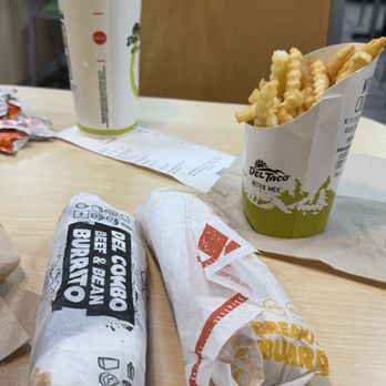Del Taco - Fast Food Near Me - Clawson, Michigan