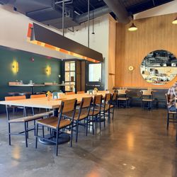 Nour's - Inside