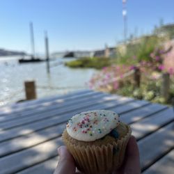 Fox & Fawn Bakehouse - Vanilla sprinkles