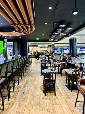 Barney's Beanery by null