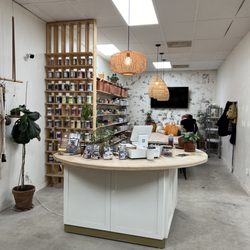 Good Dirt Pottery Studio - Front desk check-in