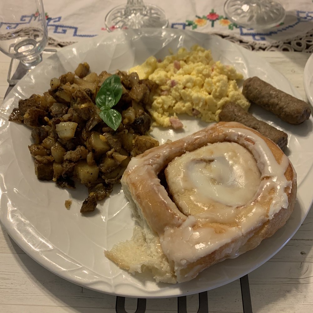 Maple Leaf Cottage Inn - The breakfast was phenomenal! - Bed & Breakfast Near Me - Elsah, Illinois Maple Leaf Cottage Inn - The breakfast was phenomenal! - Bed & Breakfast Near Me - Elsah, Illinois