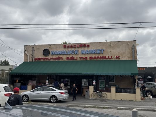 New Bangluck Market by null