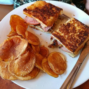 Dive Bar & Grill - Castro sandwich with Dive chips - Dive Bars Near Me - Pittsburgh, Pennsylvania Dive Bar & Grill - Castro sandwich with Dive chips - Dive Bars Near Me - Pittsburgh, Pennsylvania
