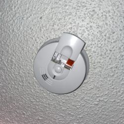 Super 8 by Wyndham Abilene KS - Batteries missing from our rooms smoke detector.