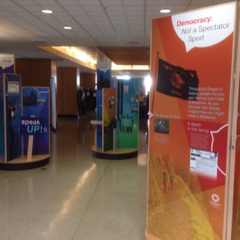 Oregon State Capitol - Display to vote - Landmarks & Historical Buildings Near Me - Salem, Oregon