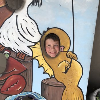 Henry's Restaurant - Cute kid - American Near Me - Kill Devil Hills, North Carolina