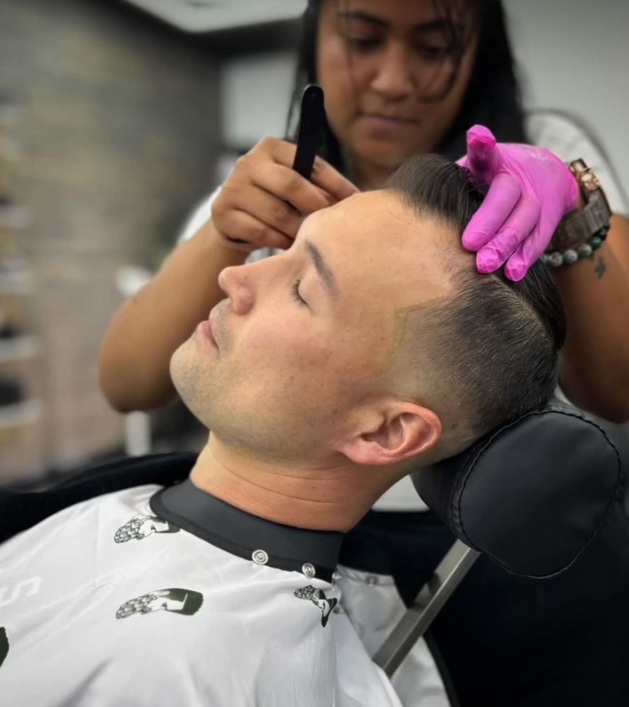 Blast Barber Studio/ Barberia Logo