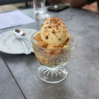 Emmy Lou's - Seasonal peach sundae - Wine Bars Near Me - Charlotte, North Carolina