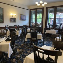 City Hotel Restaurant And What Cheer Saloon - Dining room
