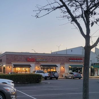 Habit Burger & Grill - Evening - Burgers Near Me - Oakland, California