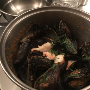 Flex Mussels - Bisque muscles - Seafood Near Me - New York, New York Flex Mussels - Bisque muscles - Seafood Near Me - New York, New York