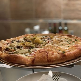 Dewey’s Pizza - Green Lantern / Bleu Ribbon - Pizza Near Me - Webster Groves, Missouri