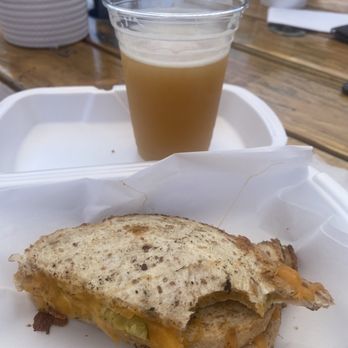 Beehive Station - Grill cheese w/pickle and hazy IPA - Food Trucks Near Me - Salem, Oregon