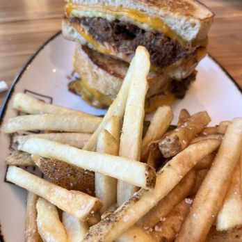 The Chocolatier - Pulled pork grilled cheese - New American Near Me - Hershey, Pennsylvania The Chocolatier - Pulled pork grilled cheese - New American Near Me - Hershey, Pennsylvania