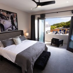 The Bentley Hotel on 290 - The Bond Suite