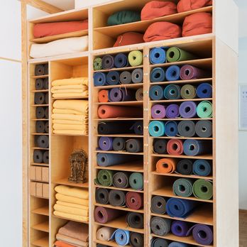 Ashtanga Yoga Berlin - Mat shelf for privat mats - Yoga Near Me - Berlin, BE
