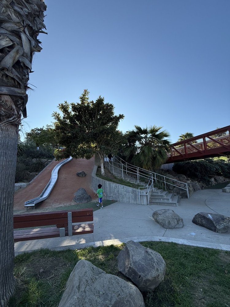 Helen Diller Playground Logo