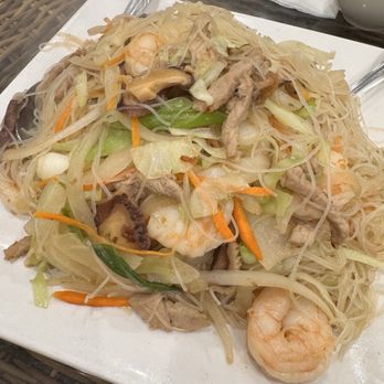 Momo Bistro & Bakery - Stir-Fried Rice Noodles - Taiwanese Near Me - Monrovia, California Momo Bistro & Bakery - Stir-Fried Rice Noodles - Taiwanese Near Me - Monrovia, California