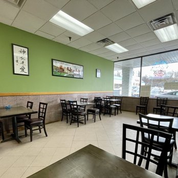 Jade China - Interior showing tables - Chinese Near Me - Fishkill, New York