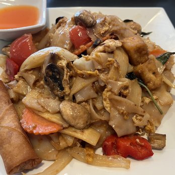One19 North Main - Thai Near Me - Mount Holly, North Carolina