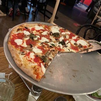 Juliana's - Margherita Pizza - Pizza Near Me - Brooklyn, New York Juliana's - Margherita Pizza - Pizza Near Me - Brooklyn, New York