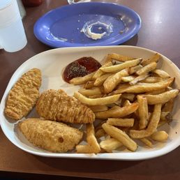 Crispy Chicken Tenderloin Basket with French Fries Crispy Chicken Tenderloin Basket with French Fries