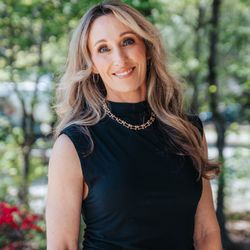 Lewisville Laser and Aesthetics - Kristen Murphy, PA-C
Injector specializing in fillers, neuromodulators, and biostimulators