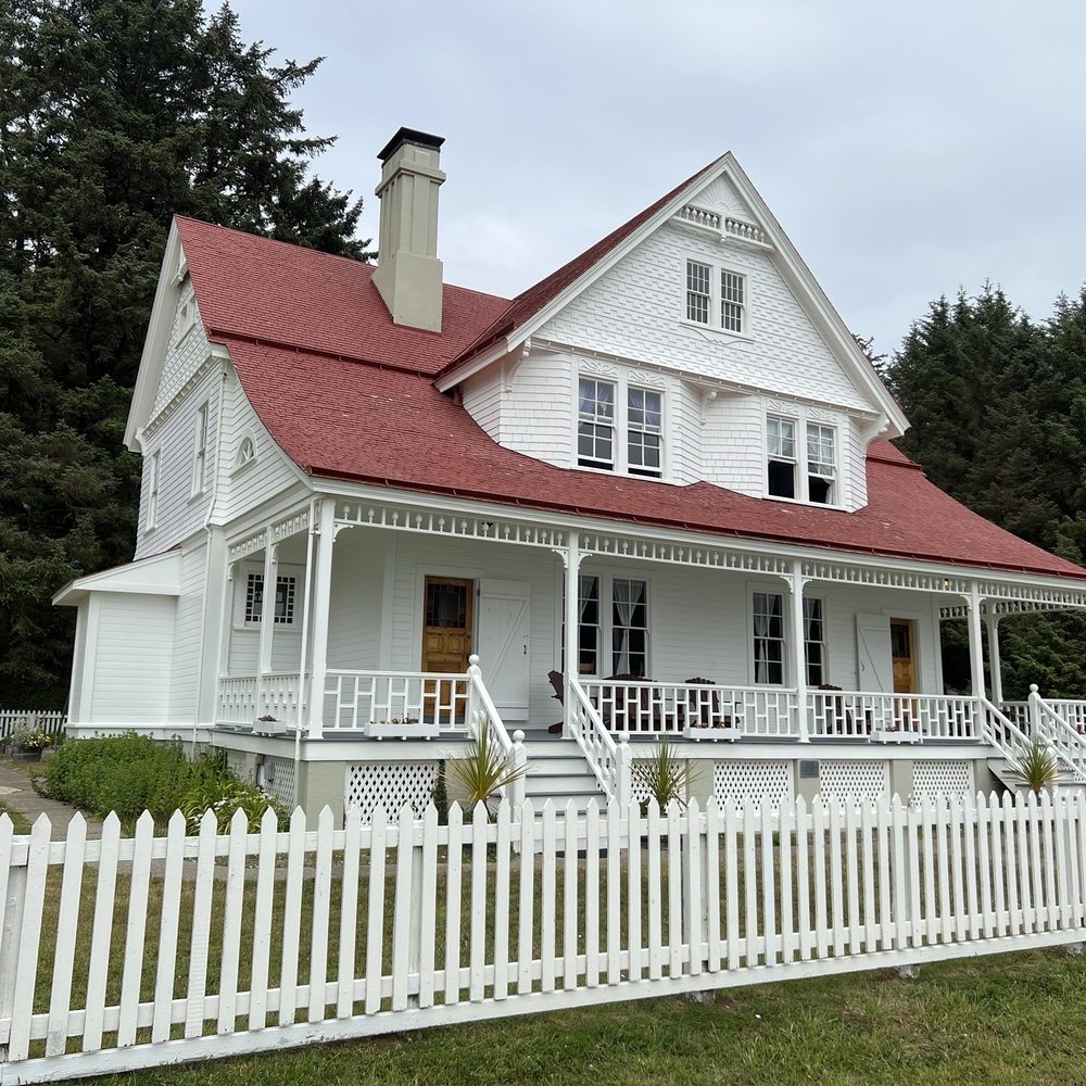 Heceta Head Lighthouse - Assistant light keeper home, now a B & B - Landmarks & Historical Buildings Near Me - Florence, Oregon Heceta Head Lighthouse - Assistant light keeper home, now a B & B - Landmarks & Historical Buildings Near Me - Florence, Oregon