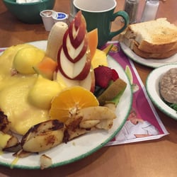 Cora - Salmon eggs Benedict