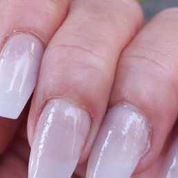 Suppose to be "pink and white " ombre. Looks like a bruised ombre.