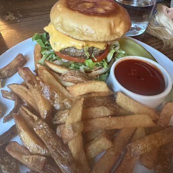 Shandaken Inn - Waygu burger - Hotels Near Me - Shandaken, New York Shandaken Inn - Waygu burger - Hotels Near Me - Shandaken, New York