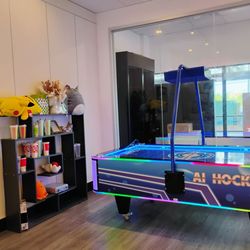 Shuyi Tealicious - They've added an air hockey table