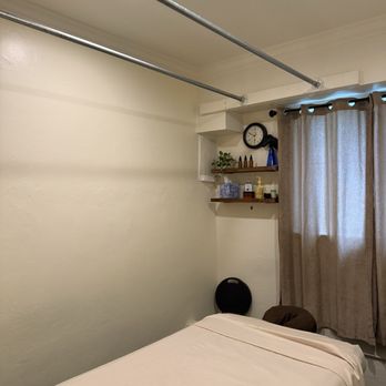 Kneading Wellness Thai - Massage room - Massage Therapy Near Me - Berkeley, California
