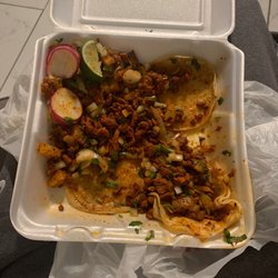 Taqueria Mi Lindo Apatzingan - 4 tacos to go, this is how they were served in the platter