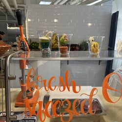 Thania’s Juice Bar