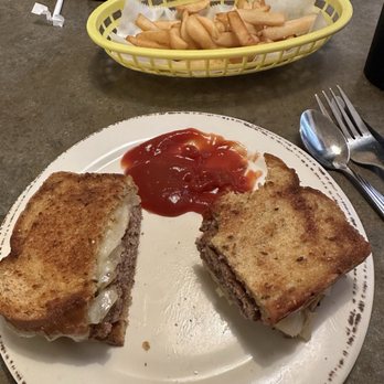 Lyn-Way Restaurant - Lyn Way patty melt - American Near Me - Ashland, Ohio Lyn-Way Restaurant - Lyn Way patty melt - American Near Me - Ashland, Ohio