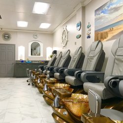Model Nails - Model Nails is newly remodeled , looks beautiful and clean!