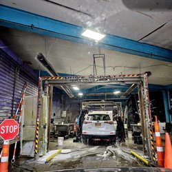 Mr & Mrs Bubbles Car Wash - Scrub a dub dub.