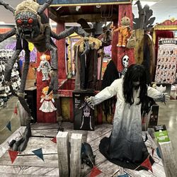 Spirit Halloween