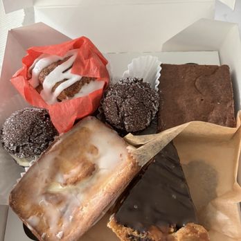 The Cake Box - Bakeries Near Me - Ridgefield, Connecticut The Cake Box - Bakeries Near Me - Ridgefield, Connecticut