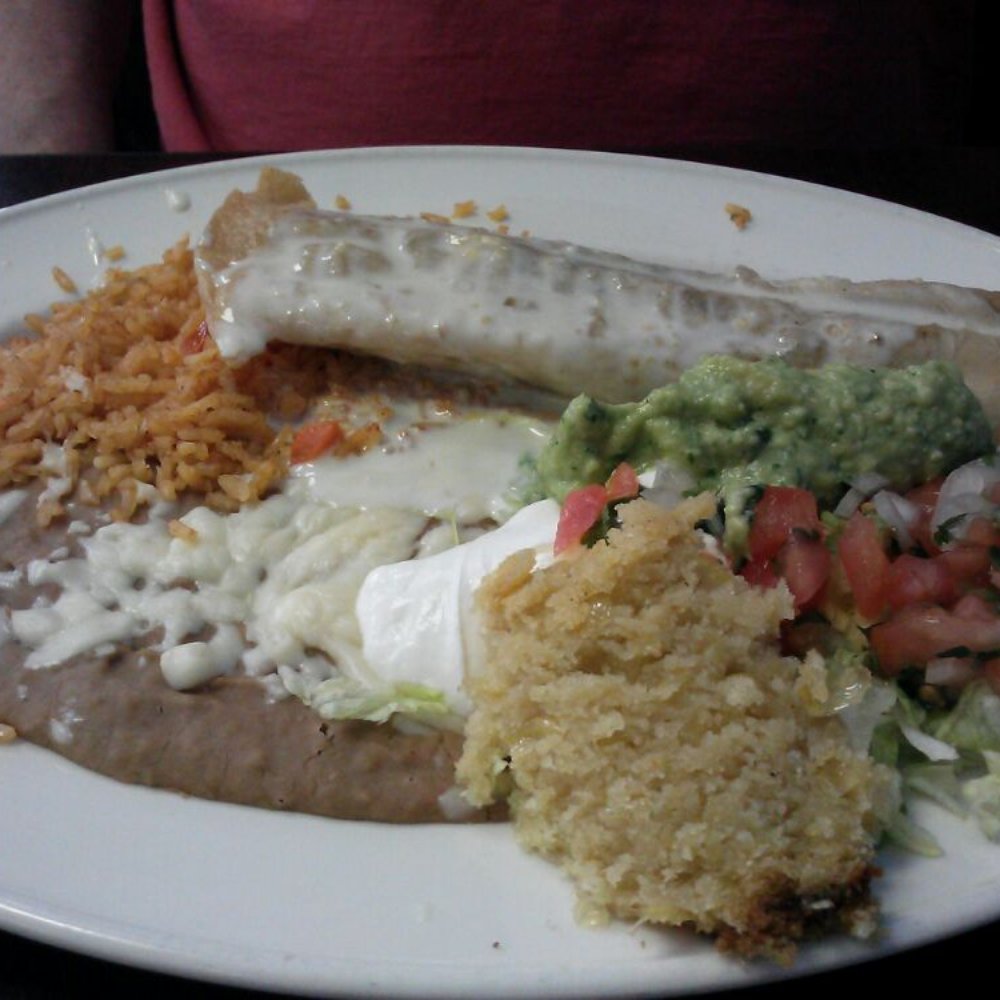 Los Lobos - a plate of mexican food - Mexican Near Me - Smithville, Tennessee